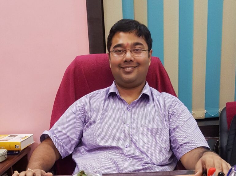 चेहरों को तराश कर उसे चांद सा खूबसूरत बनाने वाले इस युवा डॉक्टर  प्रत्यूष अंशुमान मिलिए