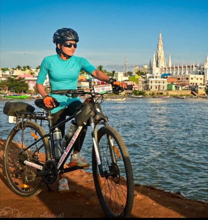 महिलाओं में जोश भर रही यह साइकिल वाली ‘आशा’